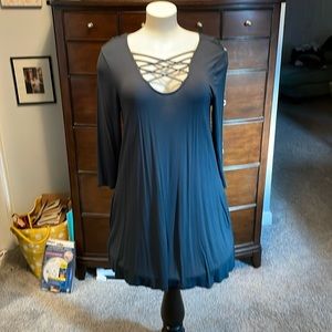 Maurice’s dress size L never worn. Has side pockets. 3/4 sleeves.